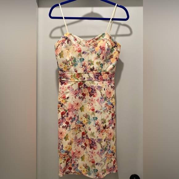Emerald Sundae Cream Floral Fitted Midi Dress - Size 9 - Picture 6 of 13
